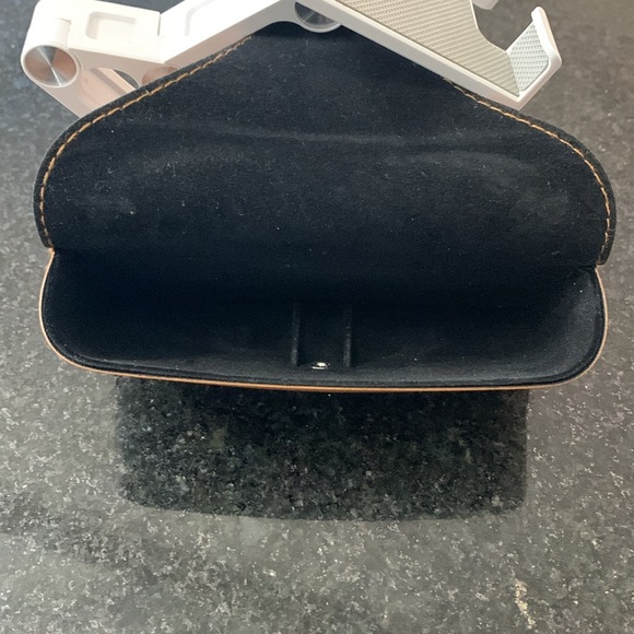 Ray-Ban sunglass case like new - Picture 2 of 3